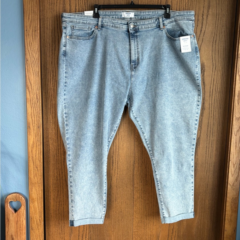 NWT Denizen from Levi’s women’s light wash boyfriend cropped jeans plus size 26